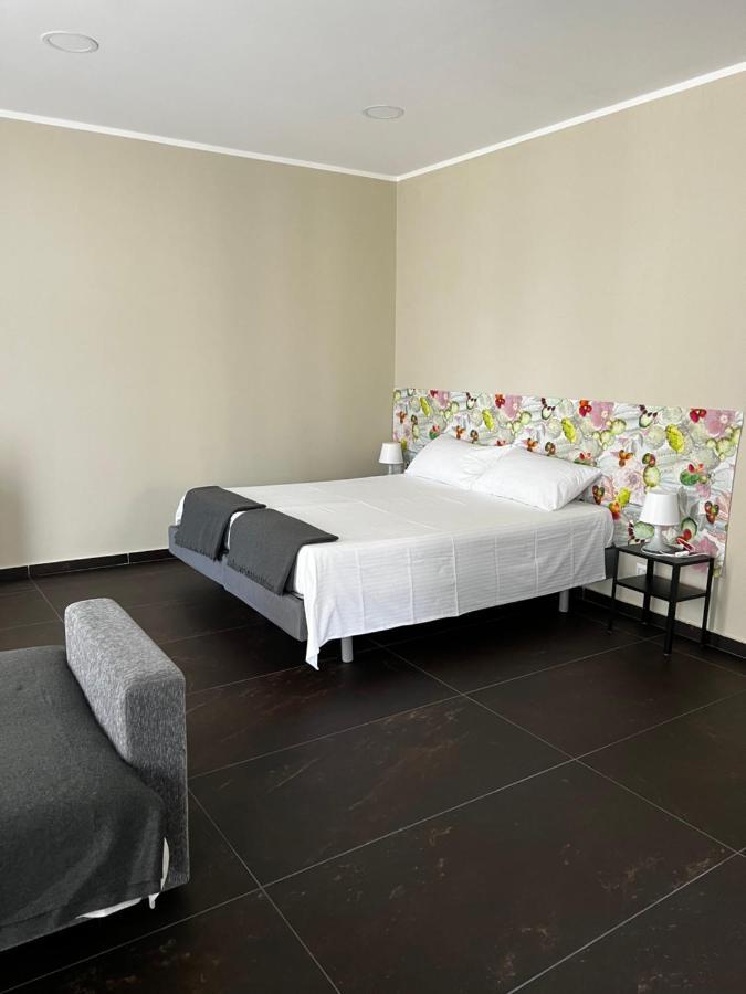 Lo Svevo Apartment Catania Bagian luar foto